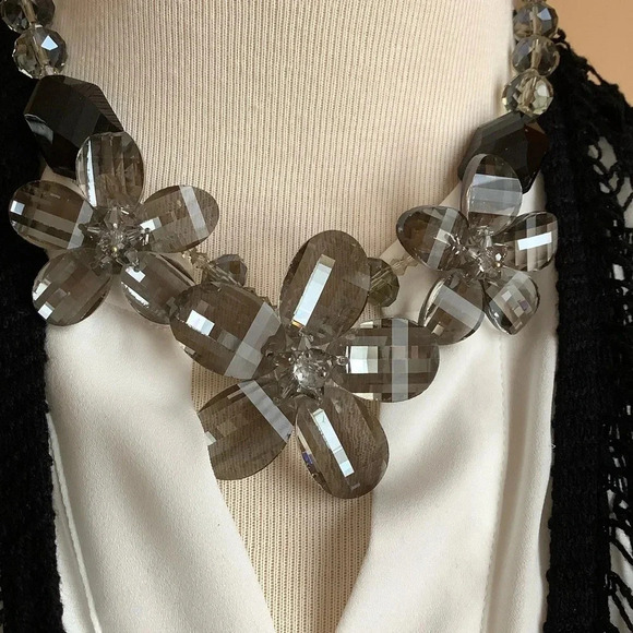 Chunky Faceted Flower Statement Necklace - Picture 3 of 11